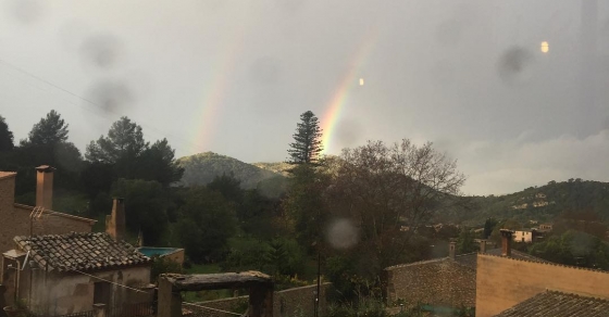 Doble #arcoiris de buenos días ;)) - Roser Amills, escritora mallorquina