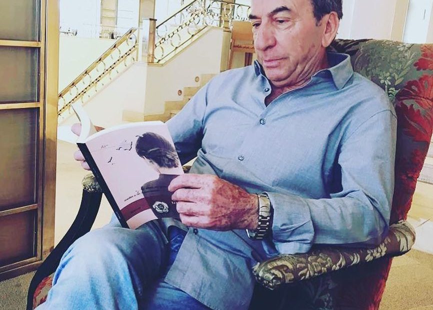 Jose Luis Perales lee La bachillera, de Roser Amills