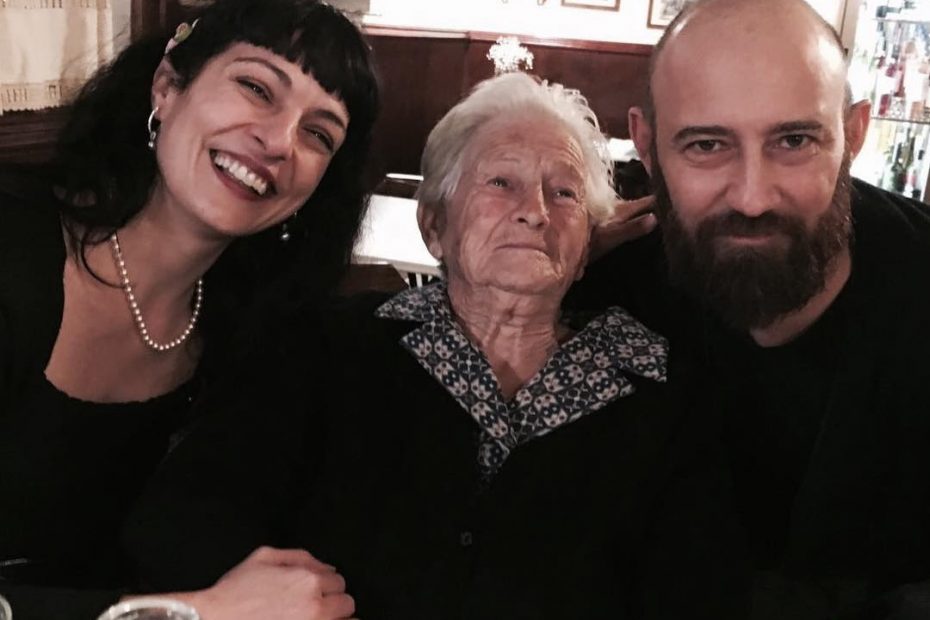 marco della porta, roser amills y su abuela materna catalina pou barcelo