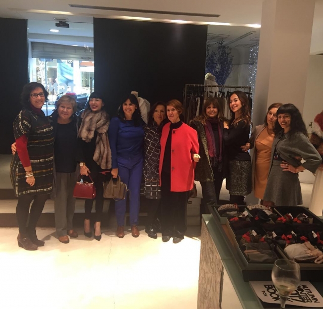 Hoy #brunch grupo Itziar Castro para felicitarnos el súper año viejo - Roser Amills, escritora mallorquina