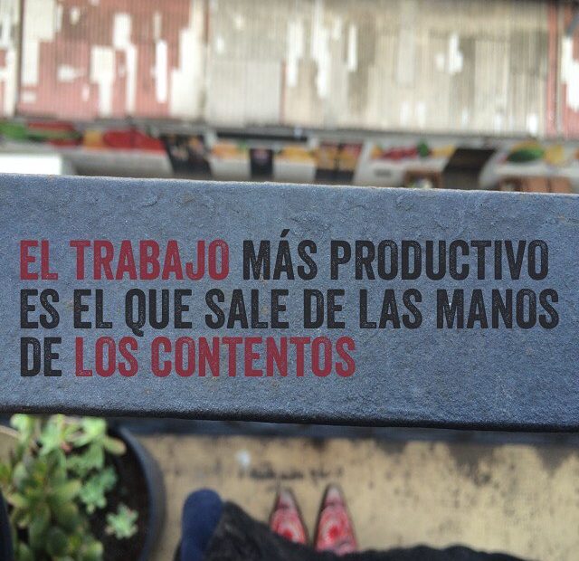 Trabajo Que Sale De Las Manos De Los Contentos