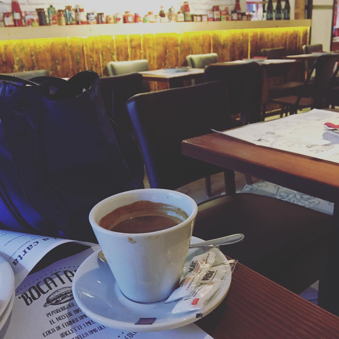 Un café y "El tiempo es la distancia más larga entre dos lugares" Tennessee Williams