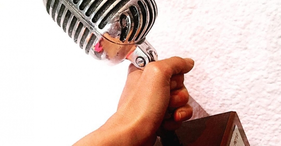 microfono de plata de roser amills