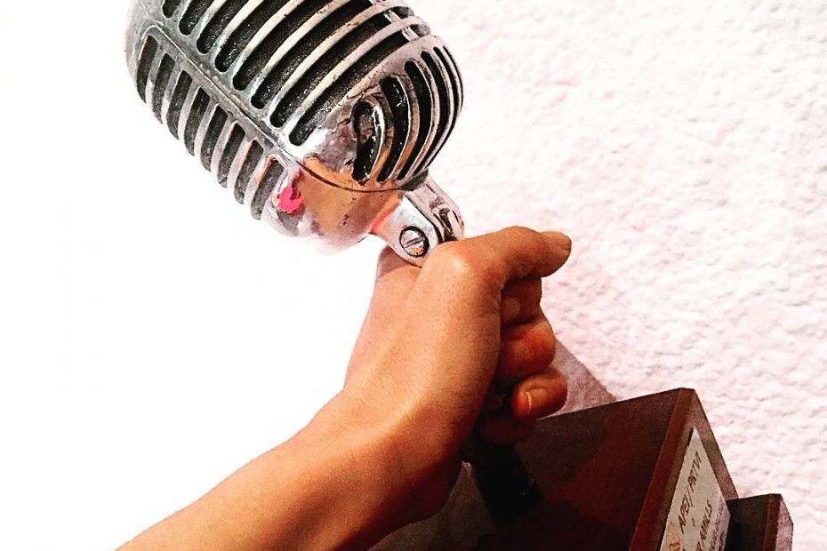 microfono de plata de roser amills