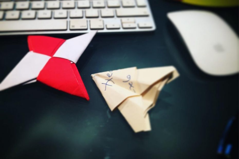 regalos de juan, el hijo pequeño de roser amills, aviones de papel, papiroflexia