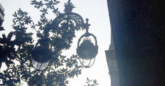 Farolas modernistas de #GrandeGràcia #barridegràcia - Roser Amills, escritora mallorquina