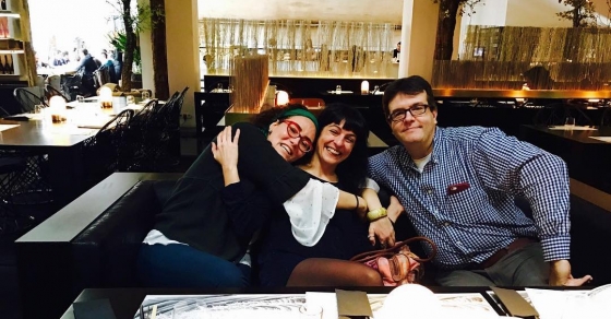 Me gusta mucho esta foto, os presento a Lucía Salcedo, a Marc y @espaisvida - Roser Amills, escritora mallorquina
