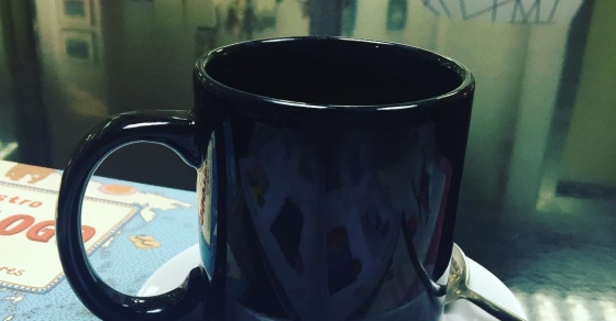 Empiezo la semana con un agradable café en @edicionesmaeva ;)) #felizlunes - Roser Amills, escritora mallorquina