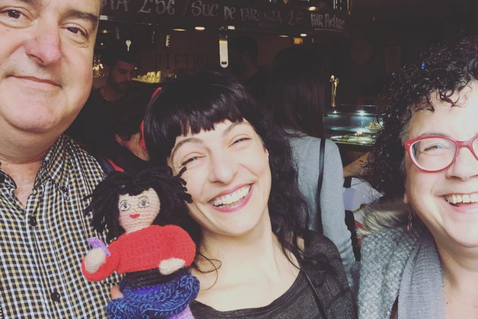 Roser Amills con Kukinades, le han regalado una muñeca inspirara en ella