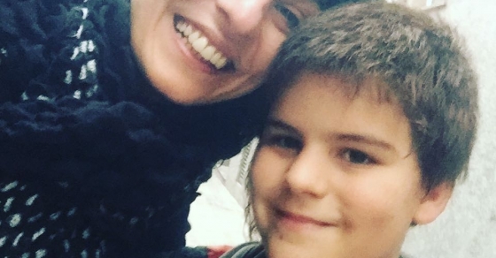 Roser Amills con su hijo Juan