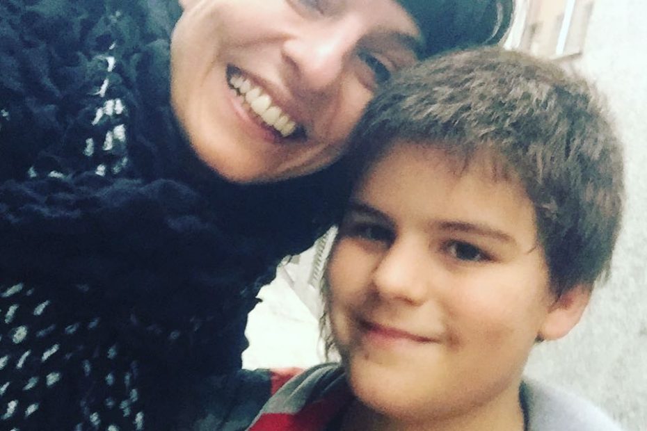 Roser Amills con su hijo Juan