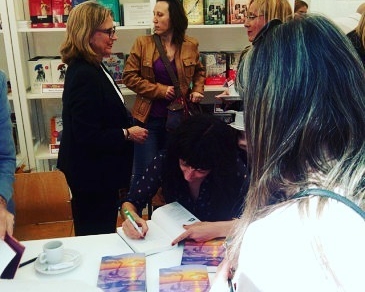 Roser Amills escritora, Sant Jordi, con El ecuador de Ulises