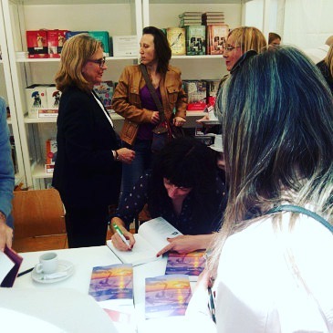 Roser Amills escritora, Sant Jordi, con El ecuador de Ulises