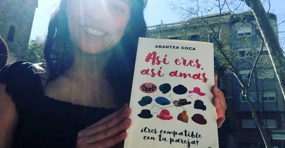 ¿Eres como amas o amas como eres? Averígualo esta tarde con @ArantxaCoca en @casadellibro a las 19h, os esperamos!!! - Roser Amills, escritora mallorquina