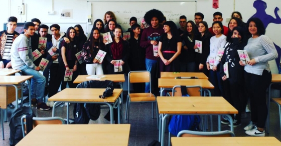 Bonito recuerdo de los alumnos de 4° de ESO con los que he conversado hoy en #Rubí - Roser Amills, escritora mallorquina
