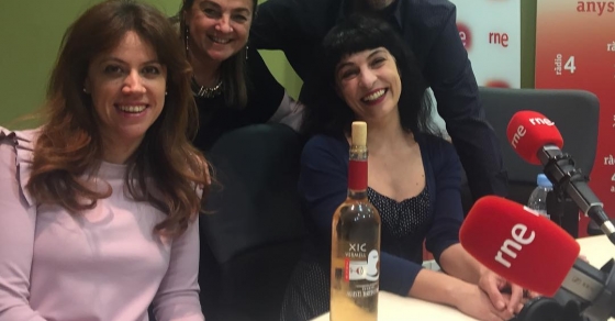 Connecteu-vos ara a Ràdio4, som ja en directe a @anemdetarda #anemdetarda #radio4 #radio - Roser Amills, escritora mallorquina