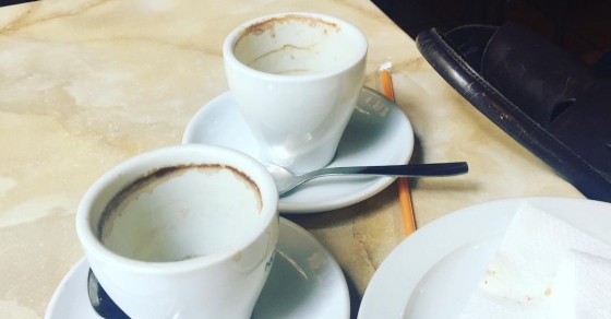 Unos cuantos cafés más tarde el proyecto no sólo seguía ahí: era mejor! Gracias #ArantxaCoca ;)) - Roser Amills, escritora mallorquina