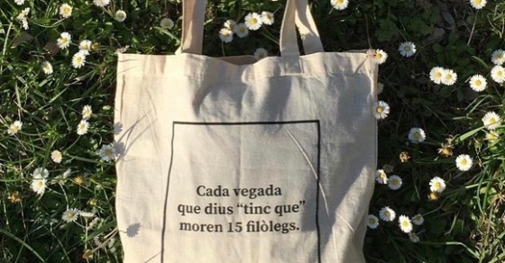 Fantàstica bossa i fantàstic sorteig de @somlacorrectora ! Si et posa dels nervis quan el català es parla incorrectament, like! #català #filòlegs #parlacatalà #escriptura #barbarisme #ortografia #catalunya #cultura #correctors #educació 2 Fantàstica bossa i fantàstic sorteig de @somlacorrectora ! Si et posa dels nervis quan el català es parla incorrectament, like! #català #filòlegs #parlacatalà #escriptura #barbarisme #ortografia #catalunya #cultura #correctors #educació - Roser Amills, escritora mallorquina