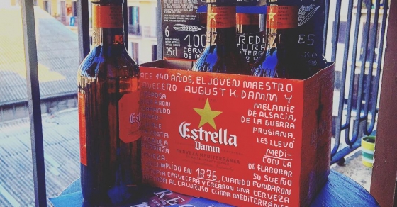La hora del #aperitivo se ha venido sola a casa con @mikiesparbe y @laiacostacabra :)) #cadaestrellaquefem - Roser Amills, escritora mallorquina