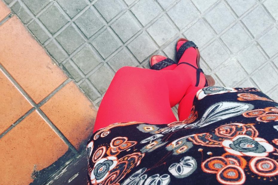 Piernas De Roser Amills Medias Rojas