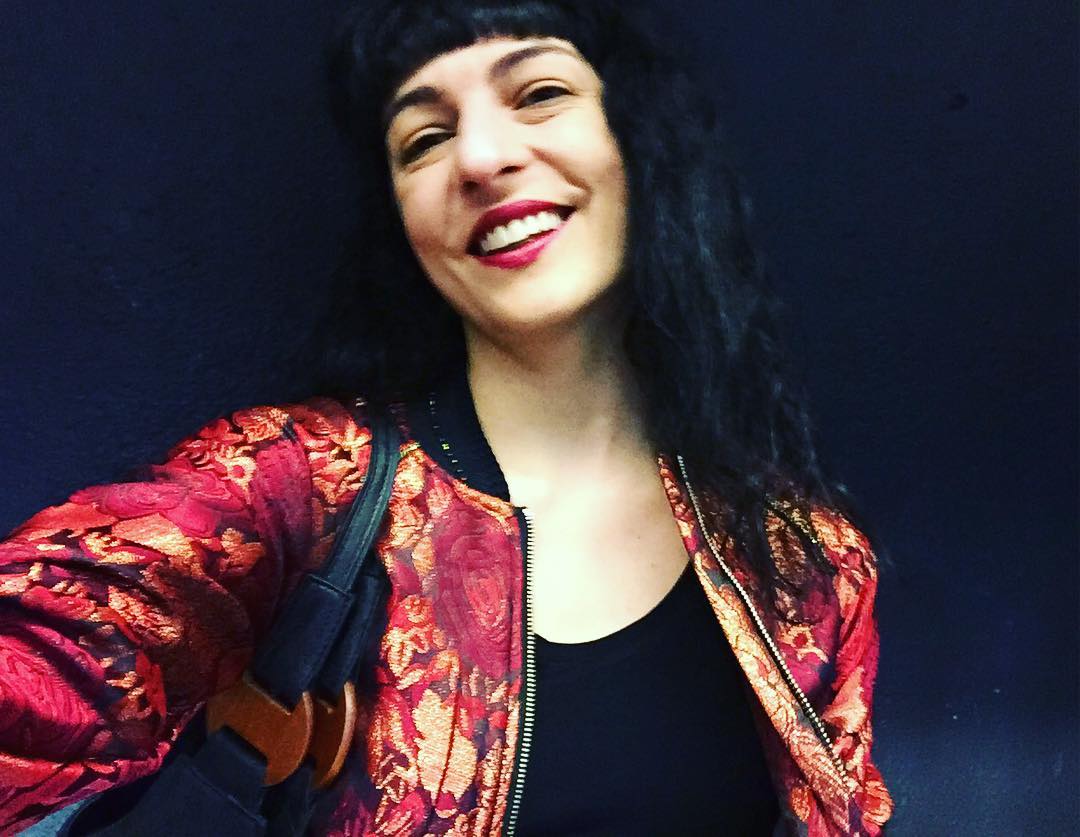 Roser Amills con chaqueta Topqueens spain y top de Inside