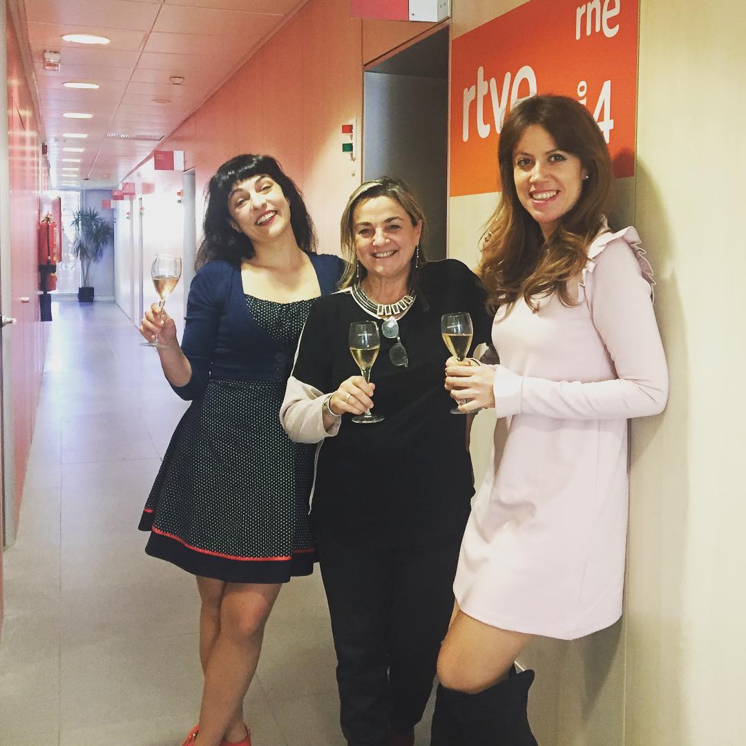 roser amills con gemma torello y vanessa hogarth en la radio