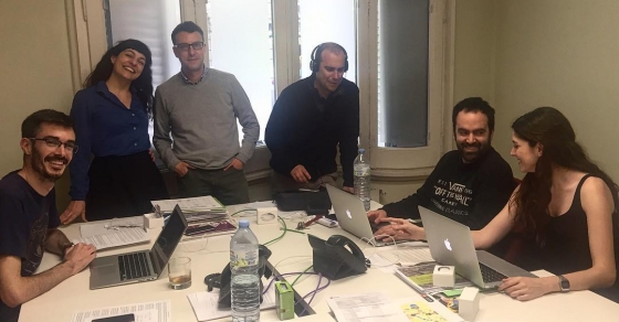 Hoy he visitado la redacción de #metropoliabiertabcn y aprovecho para mostraros a parte del equipo: son geniales! - Roser Amills, escritora mallorquina