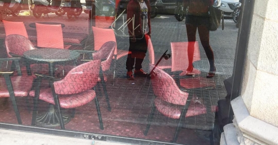 Madre e hijo reflejados ;)) - Roser Amills, escritora mallorquina