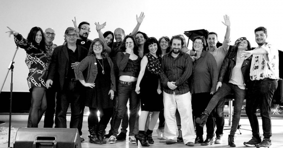 foto de grupo de la comida pre sant jordi