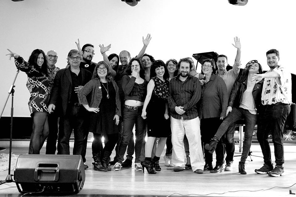 foto de grupo de la comida pre sant jordi