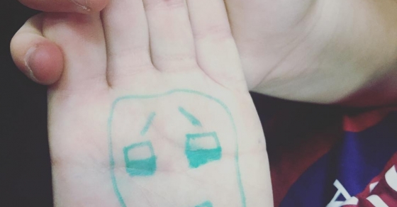 mano dibujada de juan, el hijo de roser amills