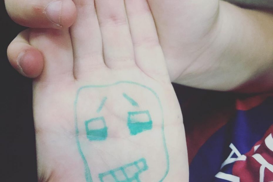 mano dibujada de juan, el hijo de roser amills