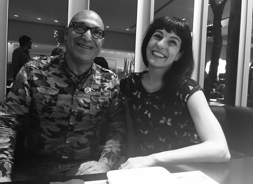 Roser Amills Con Un Lector