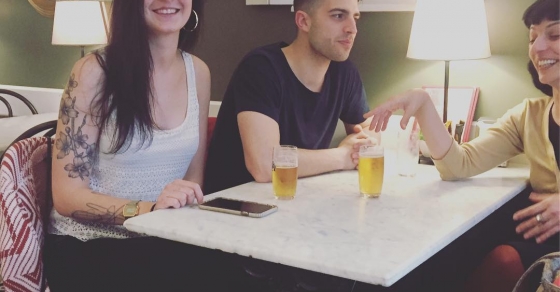 Qué guapos son Claudia y mi hijo mayor, Marcel :)) - Roser Amills, escritora mallorquina