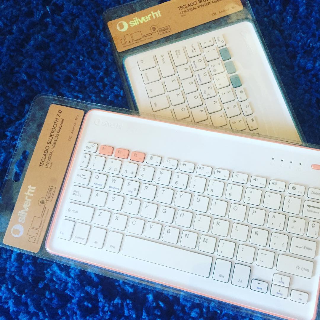 Tengo que elegir uno de estos dos teclados #silversanz Qué color os gusta más? @silverht_official