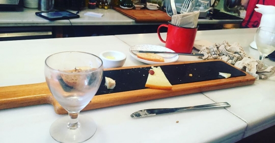 Brunch con #pinguino de blanco ;)) - Roser Amills, escritora mallorquina
