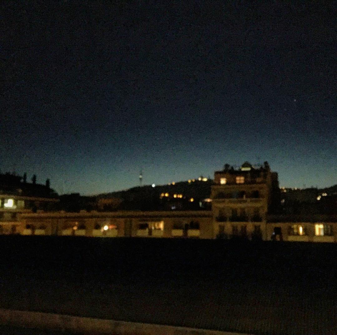 Lo que capta la cámara no es lo que he visto, pero os podéis hacer una idea del cielito lindo de primavera que hay  