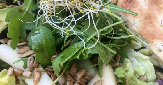 cena de ensalada de rucula