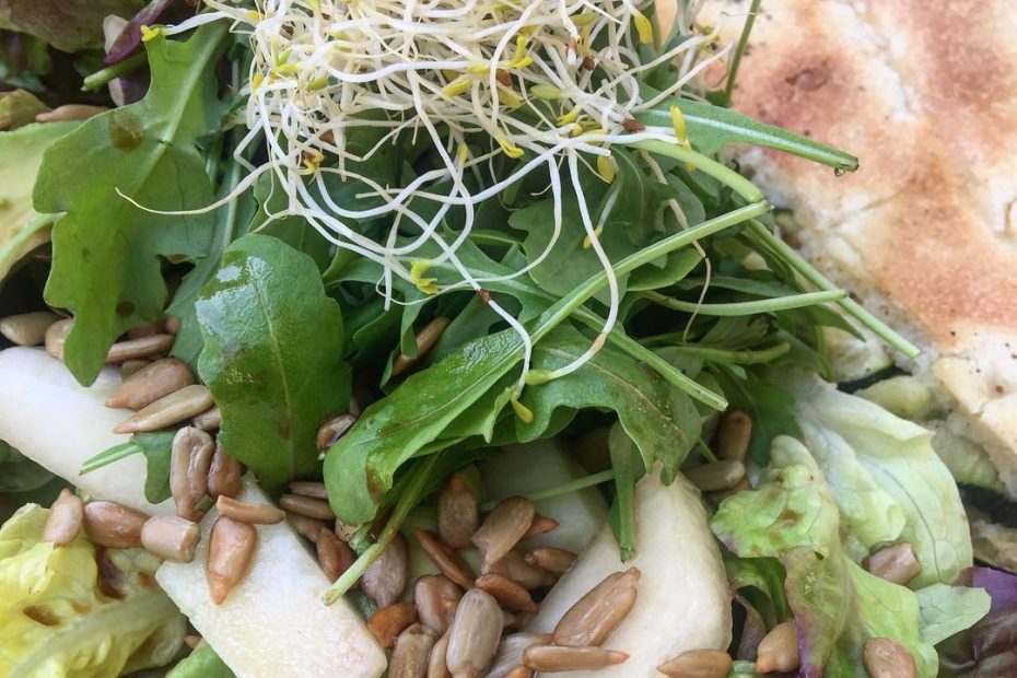 cena de ensalada de rucula