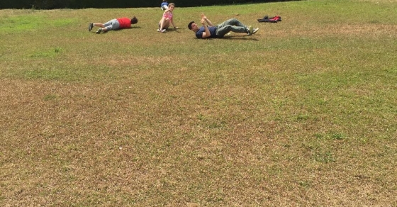 Los Hijos De Roser Amills Marcel Y Juan Haciendo La Croqueta