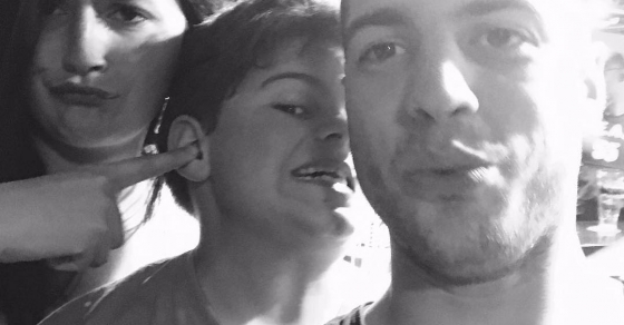 Roser Amills con sus dos dos hijos y claudia garri