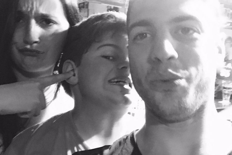 Roser Amills con sus dos dos hijos y claudia garri