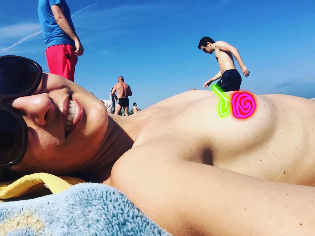 La playa se divide en #bañadoresquemarcanpaquete y #bañadoresque no  