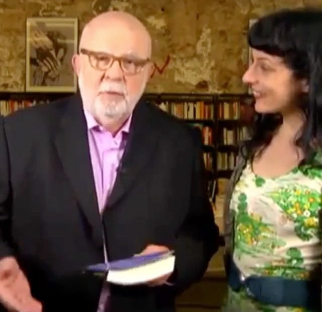 Roser amills, escritora, con Jaume Figueras de Tv3