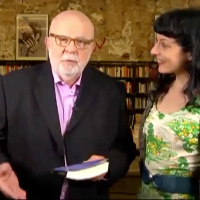 Roser amills, escritora, con Jaume Figueras de Tv3