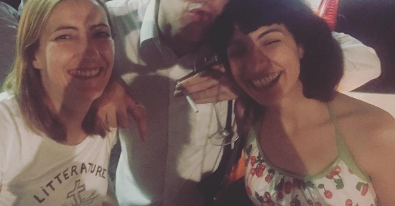 Amb la Isabel Sucunza i el Jordi Corominas ;)) Festa 10 anys de @comanegra - Roser Amills, escritora mallorquina