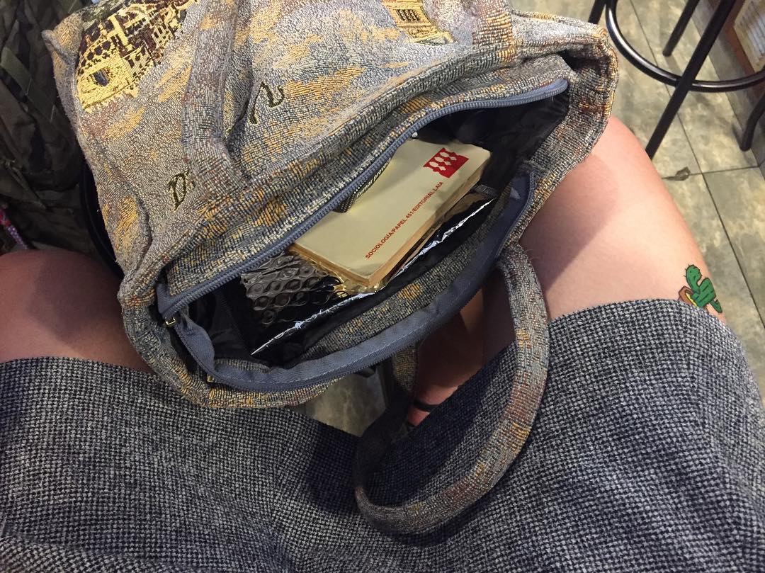 Sabías que hacer #manspreading está de moda? Yo, con #cactus🌵 de #tezenisxsonar  