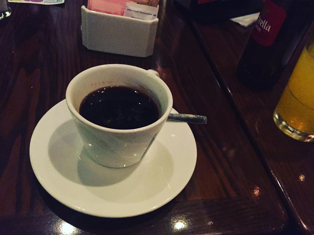 Café americano a esta hora es = a #nochedeescritura  