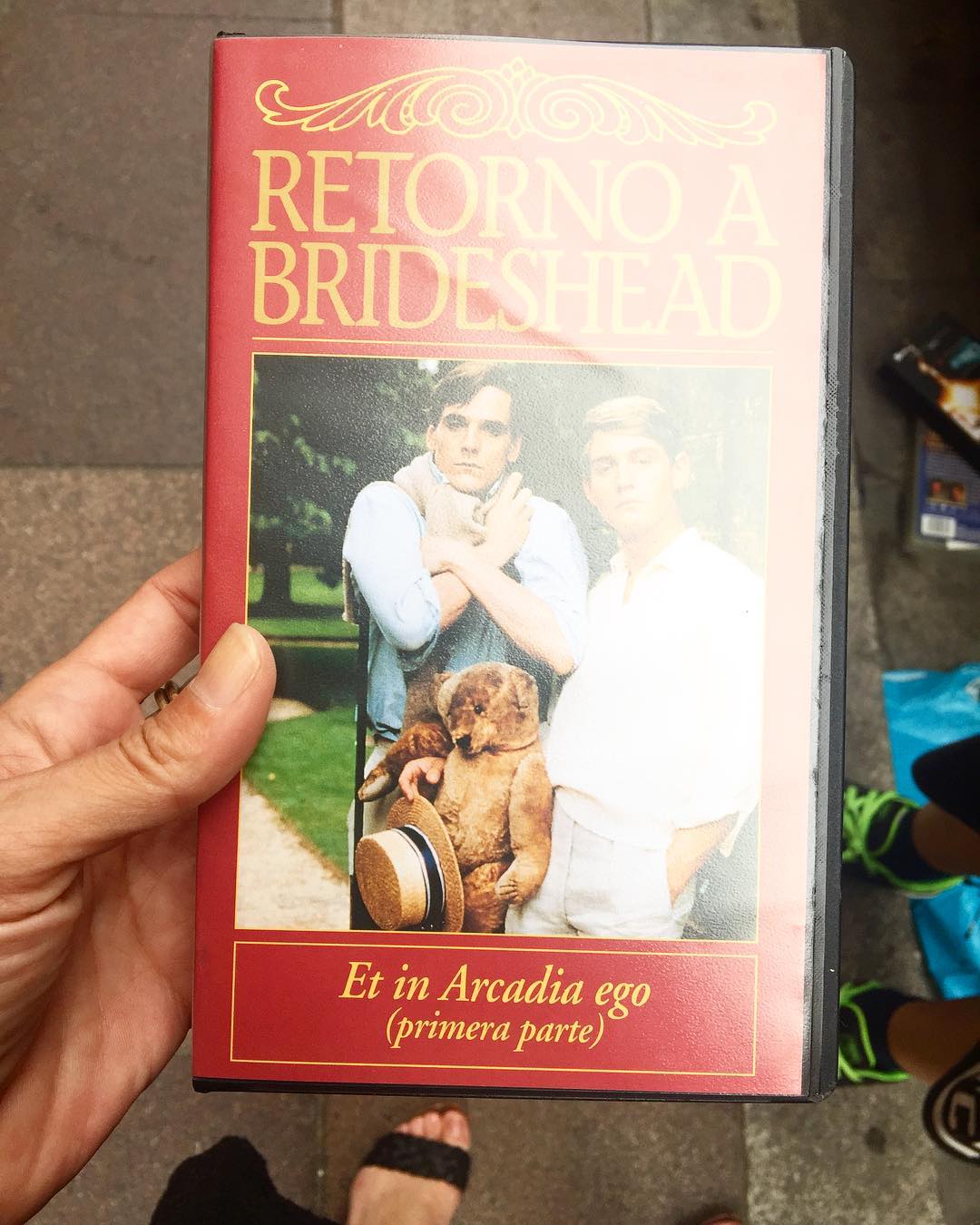 Alguien ha tirado #retornoabrideshead al container