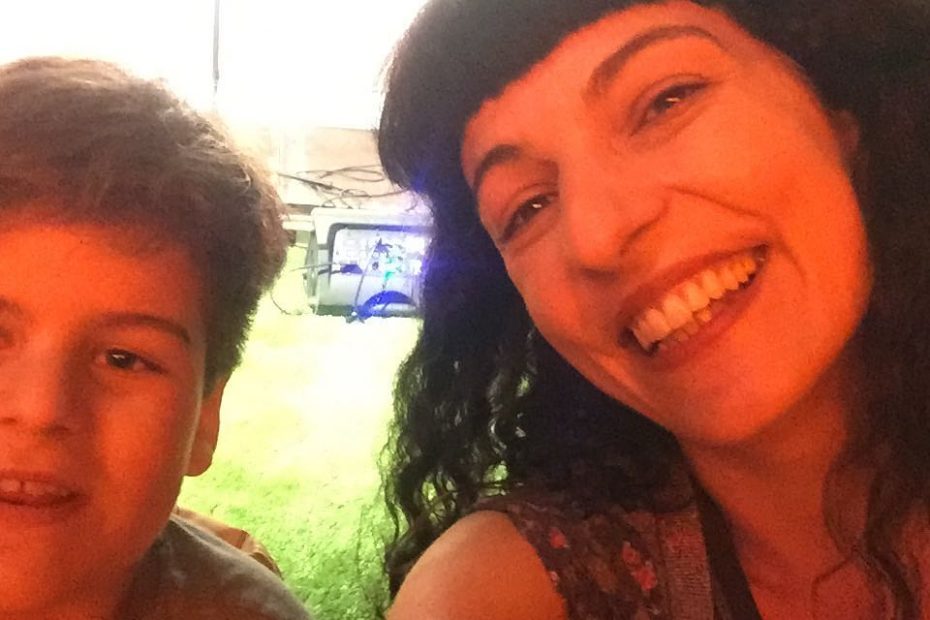 Roser Amills con su hijo Juan